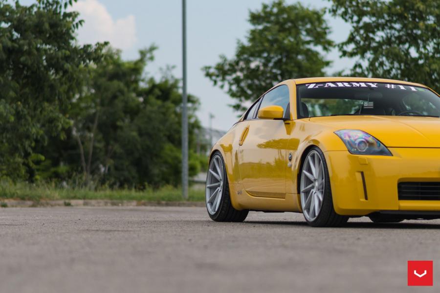 Детали экстерьера Nissan 350Z on Vossen Wheels (CVT) 2017 года  (фото 16 из 40)